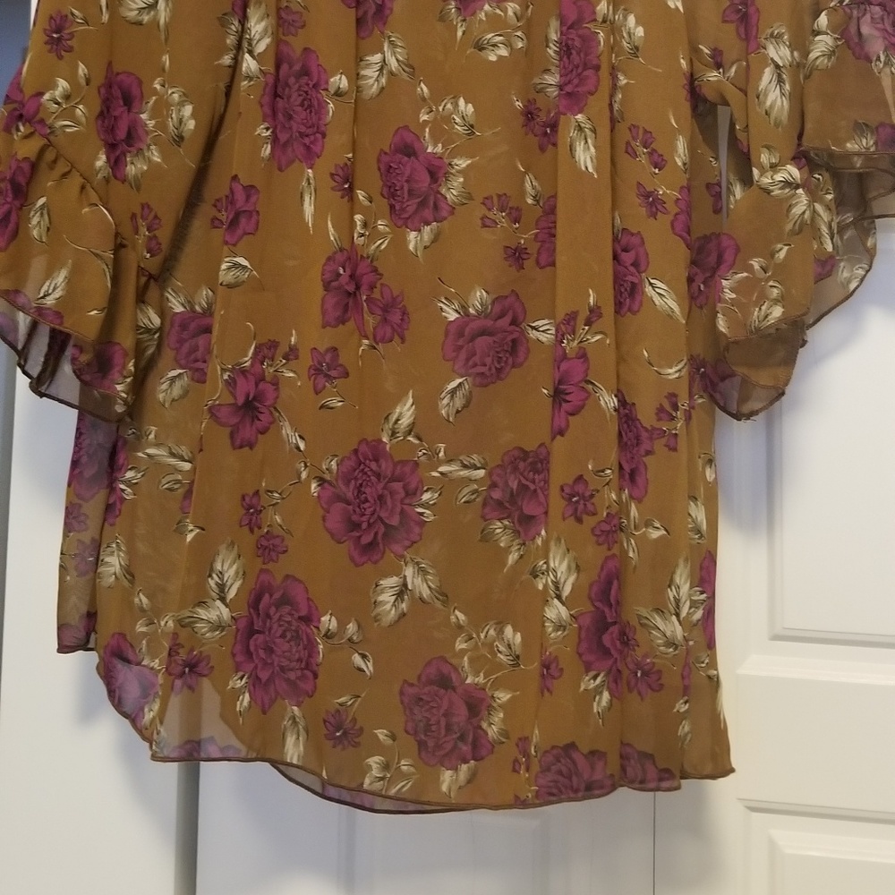 Top - Picture 2 of 2